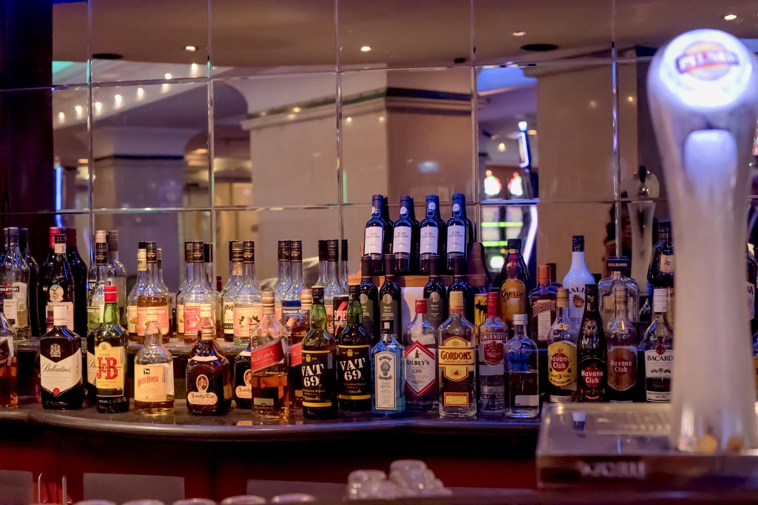 Radisson Montevideo Victoria Plaza Hotel Exteriér fotografie A selection of liqueurs