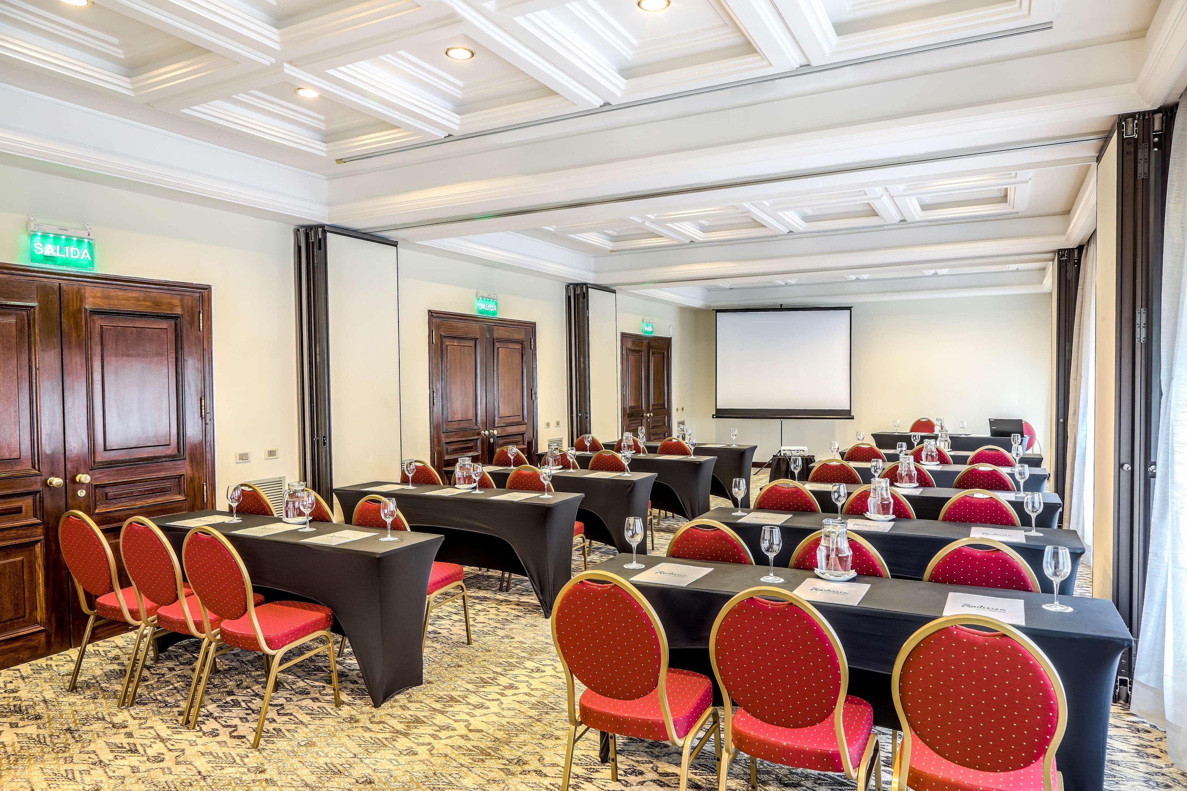 Radisson Montevideo Victoria Plaza Hotel Exteriér fotografie Meeting room