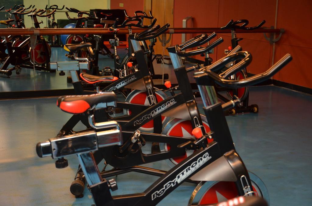 Radisson Montevideo Victoria Plaza Hotel Exteriér fotografie Indoor cycling bikes