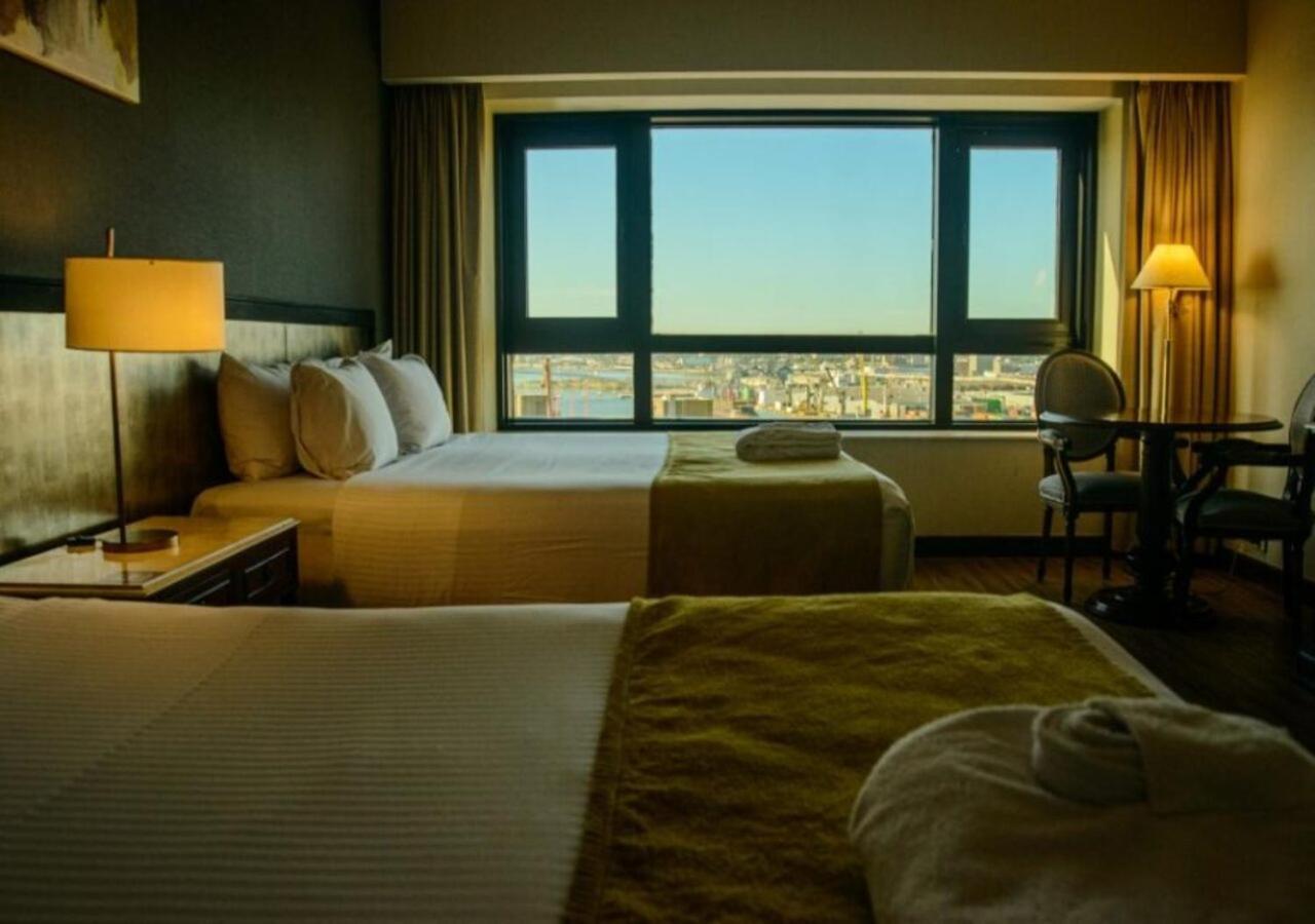 Radisson Montevideo Victoria Plaza Hotel Exteriér fotografie A room at the hotel