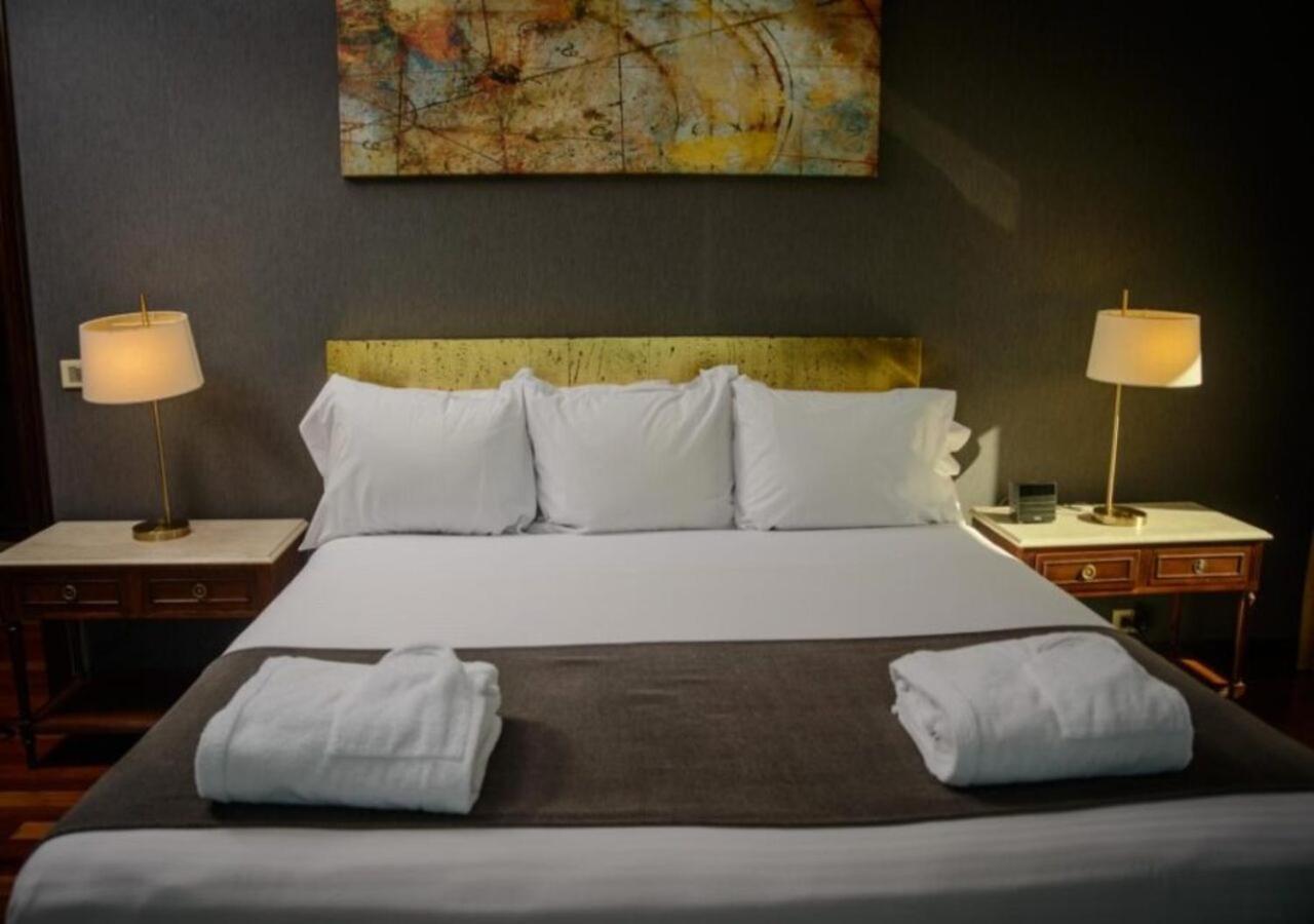 Radisson Montevideo Victoria Plaza Hotel Exteriér fotografie A bed with a duvet